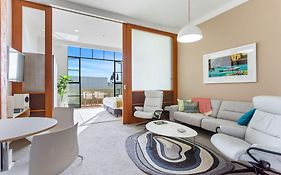 Lovely Bright Apt With Pool And Gym By Zodiak Stays